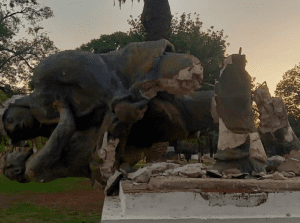 El monumento destruido demandó una creación de 11 meses de trabajo por parte de la artista Nadia Menegosi