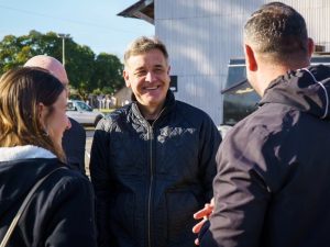 El Intendente Leonel Maximino recorrió el evento y dialogó con los presentes