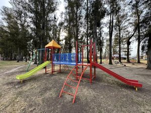 Uno de los nuevos juegos instalados en el Parque 19 de Marzo