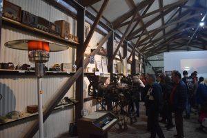 Vecinos de Elortondo y la región recorriendo el Museo el día de su apertura el 20 de agosto de 2023