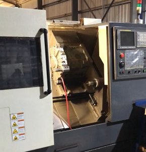 Uno de los tornos C.N.C. donde se hicieron capacitaciones prácticas