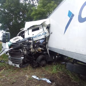 El accidente ocurrido en el km 760 de la Ruta 33, a la altura de Pujato, también resultó con una persona fallecida