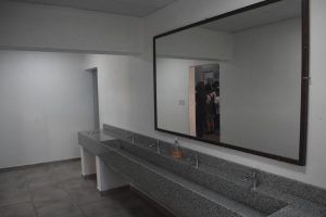 Así lucen los nuevos baños de la institución